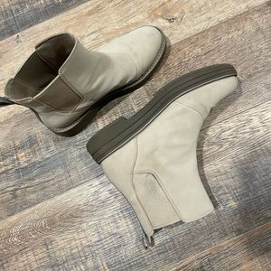 Teva Midform Chelsea Boot in white/grey/cream